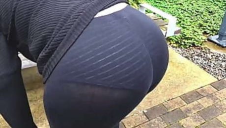 Mom Vpl Thick Ass Public