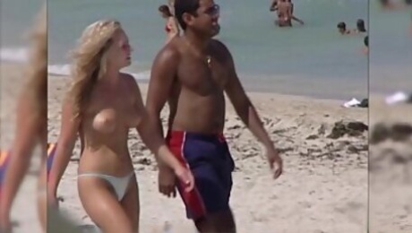 beautiful hot chicks showing skin on teh beach