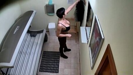 Short Haired Brunette Girl Spied in Solarium