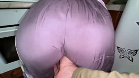 Stepson lifted his step mom skirt and saw a big ass for anal sex