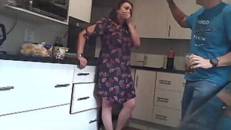 SPY CAM :Ex girlfriend lets me use her pussy as a cumdump and creampie her in her boyfriends kitchen,