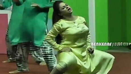 PAKISTANI MUJRA ACTRESS NIDA CHAUDHARY HARDCORE ROLE PLAY