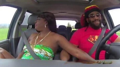 Don Whoe gets sloppy head from Lisa Rivera in the car /