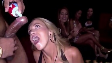 Crazy Party Girls Enjoy Sucking Males Meaty Cocks