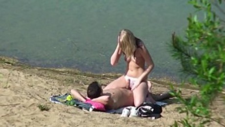 Deutsches Teeny Paar heimlich bei Sex am Strand gefilmt