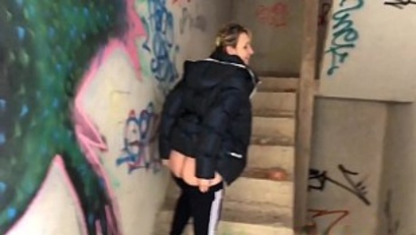 Milf fucked fast in an abandoned house