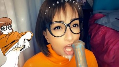 Velma & the Monster Creampie - Velma CHUPANDO gostoso o Pau do Monstro ate encher a Boquinha de Leitinho - Scooby Doo