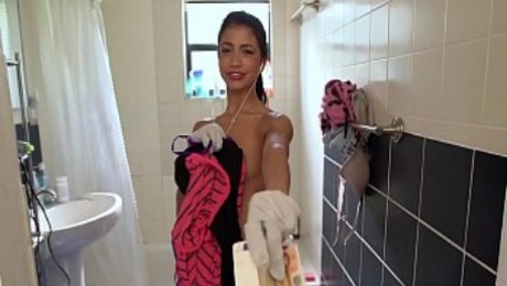 BANGBROS - Petite Latina Cleaning Lady Veronica Rodriguez Takes a Big Dick