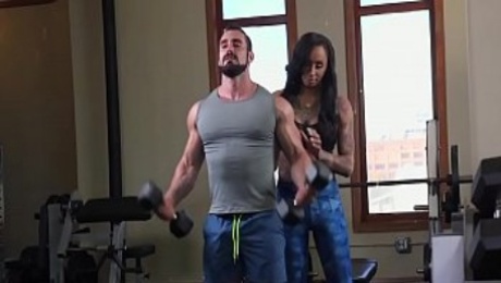 Tranny fitness instructor fucks muscled guy
