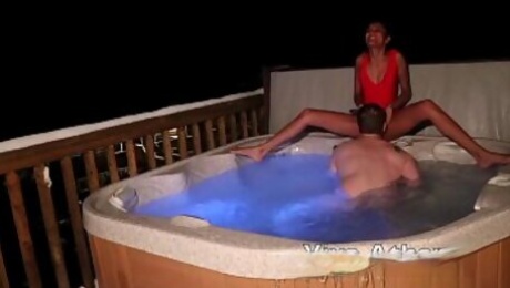 SLUTTY ASIAN TEEN SUCKS OFF PHOTOGRAPHER IN HOT TUB