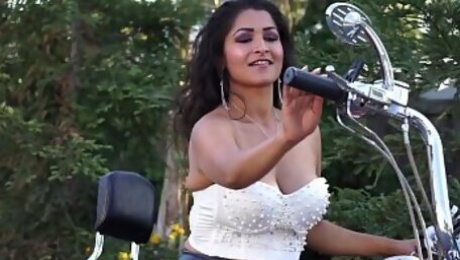 Desi Dhabi gets naked on Motorcycle MMS - Maya