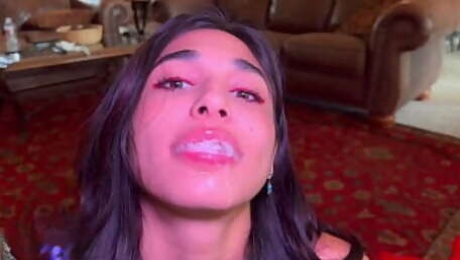 Beautiful Latina Reina Rae Returns & Swallows 's Cum