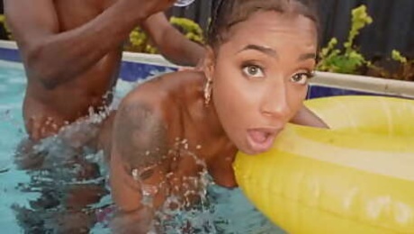 Ebony babe Sarai Minx gets fucked in the pool! - black porn