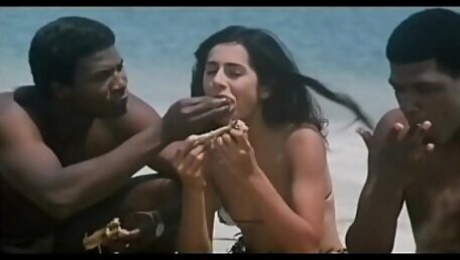 Indian Actress Kitu Gidwani Topless In French Movie Black