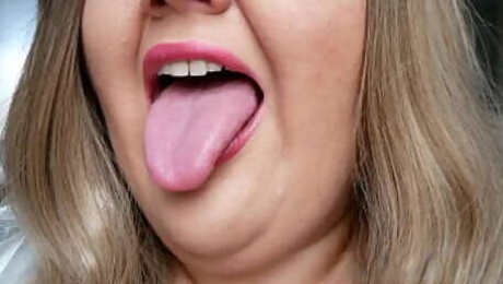 BBW sexy tongue