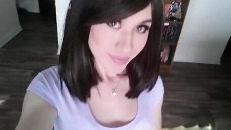 Gorgeous Tranny Jerks Off and Cums - ShemaleDreamCams.Com