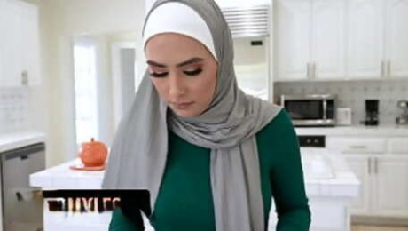 I Caught My Friends Hot Muslim Hijab StepMom Masturbating & She Sucked Me Off For My Silence
