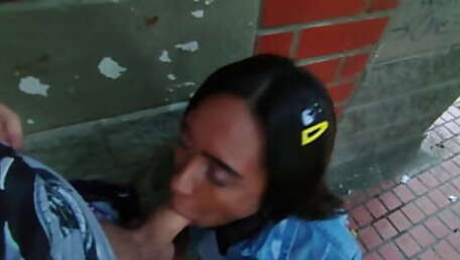 Le Saco La Leche aun Desconocido en Publico a Cambio de Dinero en Medellin Colombia