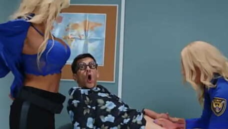 Curvy MILF security pounded by little guy in threesome
