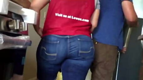 BIG FAT ASS PAWG IN JEAN SHORTS CANDID