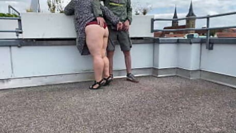 Couldn't resist and cum from MILF's gorgeous parking lot handjob