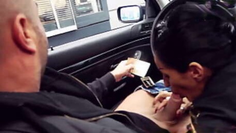 Riskantes Public Sex Treffen im Auto von MC Drive mit deutscher reifen Milf