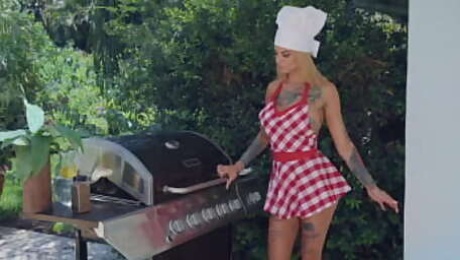 Bonnie Rotten - BBQ Boning