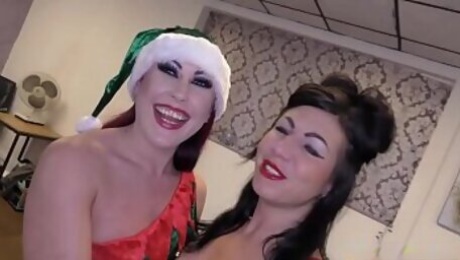 Xmas bukkake party fun for UK sluts