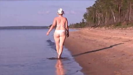 Juicy MILF with a big ass in a white bikini