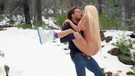 Gf riding her guys dick in the snow