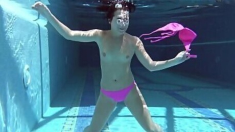 Jessica Lincoln hottest underwater girl