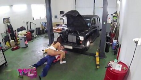 FemaleFakeTaxi Sexy minx gets down and dirty with stud at garage