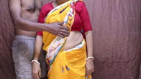 Hot mature milf amateur married pregnant aunty standing creampie fucking with husband friends in her house desi horny indian aunty in sexy saree blouse and petticoat big boobs beautyfull bengali boudi fucking and sucking cock and balls