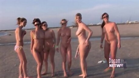 7 Spring Breakers Getting Naked In Public