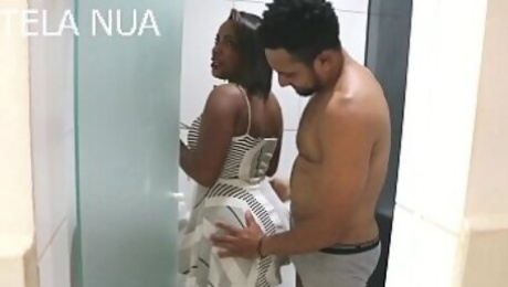 MAIS UMA NEGRA RABUDA QUERENDO FUDER COM UM ATOR PAUZUDO com SAMIRA FERRAZ (Continua no RED)