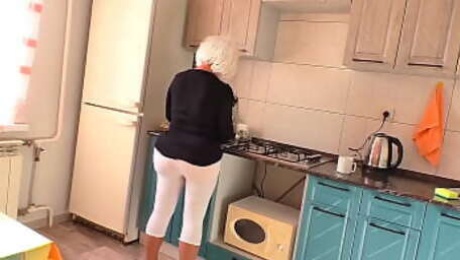 Milf spreadsfor anal sex her