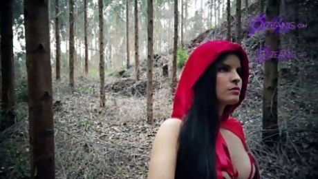 Caperucita Roja Tatiana Morales se pierde en bosque y se la come el lobo halloween especial