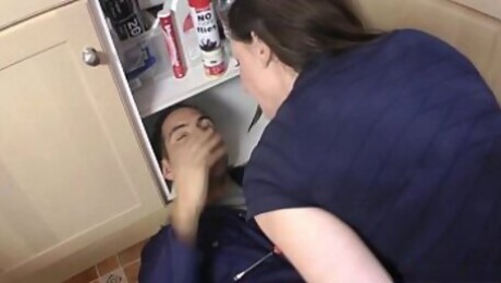 Milf facialized after draining plumbers pump