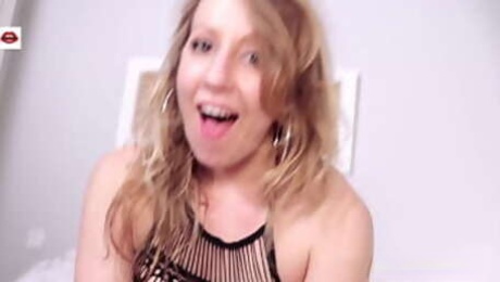 1. WHO IS SHE? 2. Why is this fat man able to her? - Emmanuelle Worley! MISSDEEP.com