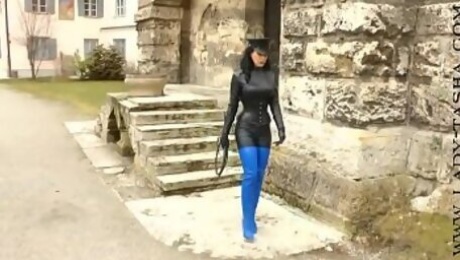 mistress in bleu boots