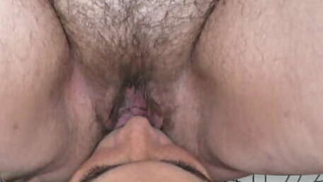 Hairy facesit