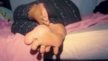 Ebony MILF teasing you with her amazing feet