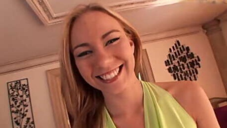 Blonde sunshine wants to have sex