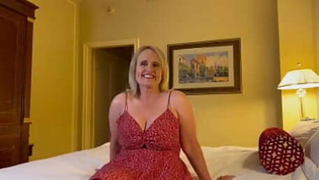 Casting Curvy: Thick Married MILF Fucks During Audition