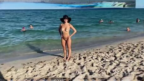 Amateur Fitqueen teen cause a circle of men at public nude beach