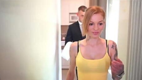 - Beautiful babe gets fucked by the room service