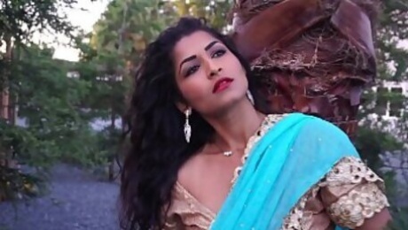 Desi Bhabi Maya Rati In Hindi Song - Maya