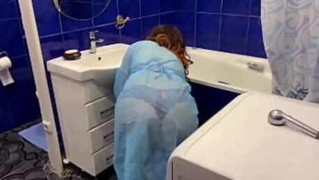 step Mom was washing the bath and unexpectedly got a cock in the ass from her stepson