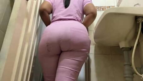 Enfermera culona BBW grabada meando