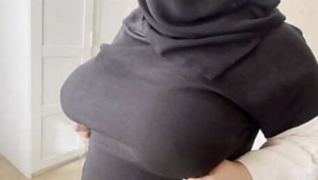 Friend's Arab wife showed tits